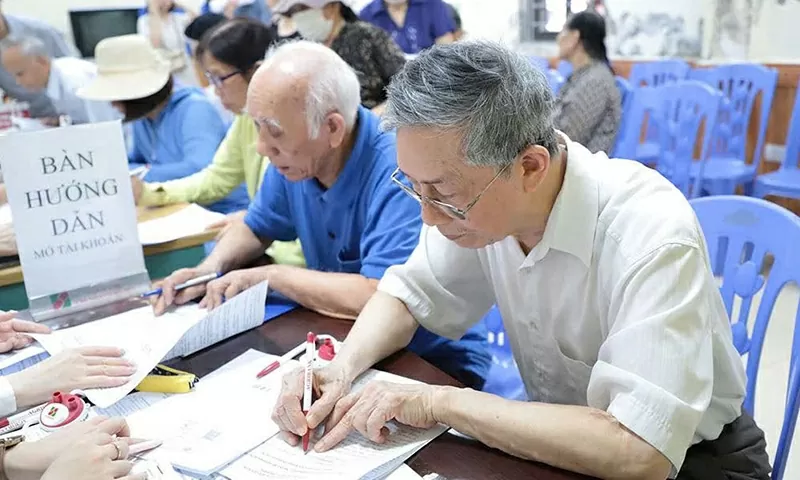 Từ ngày 1/7/2025, người hưởng lương hưu có được giữ phụ cấp khu vực khi chuyển nơi ở? (Nguồn: Internet)