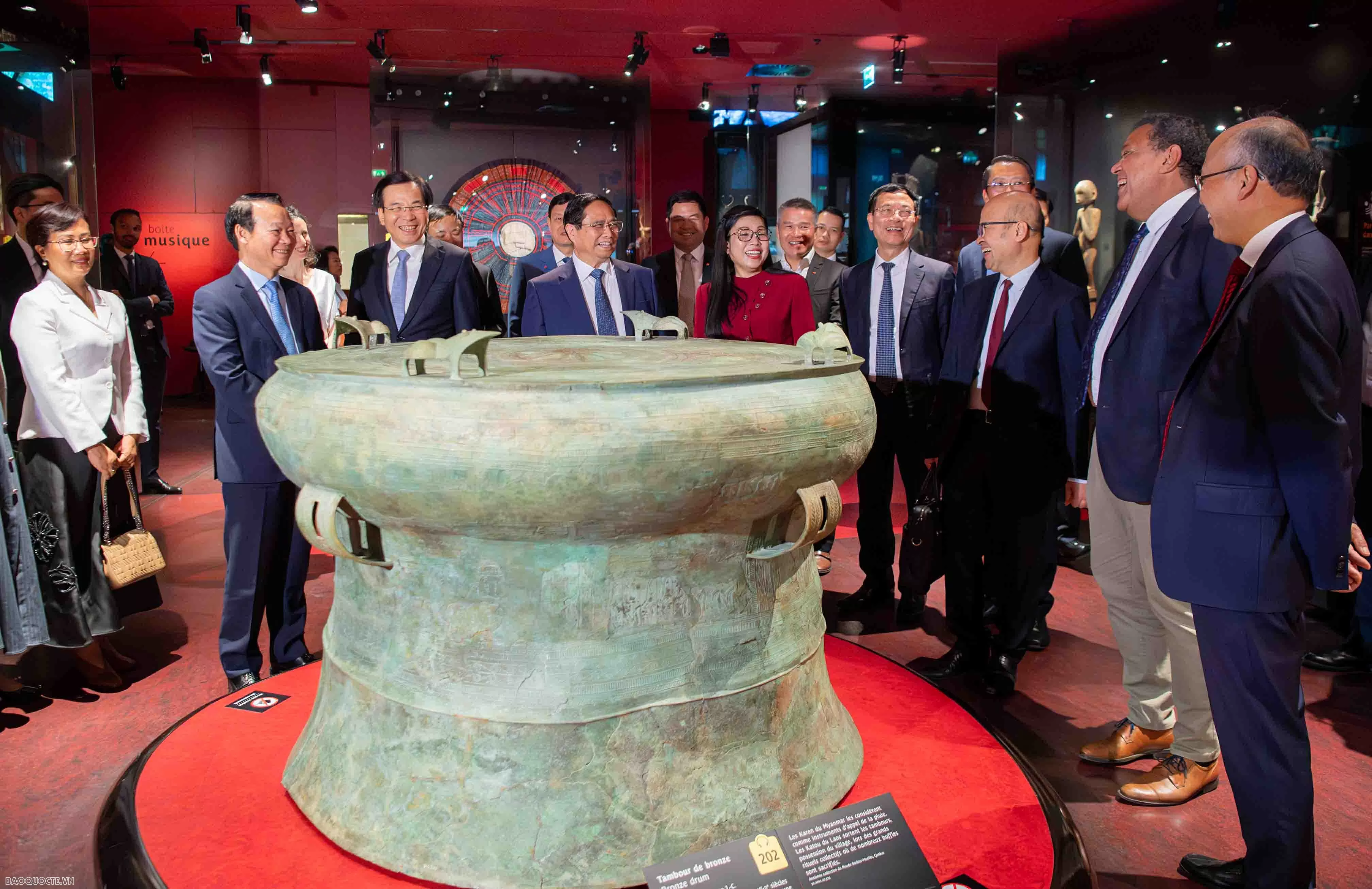 Thủ tướng Phạm Minh Chính và Phu nhân thăm Bảo tàng có hơn 9.000 hiện vật văn hóa - nghệ thuật Việt Nam Thủ tướng Phạm Minh Chính và Phu nhân thăm Bảo tàng có hơn 9.000 hiện vật văn hóa - nghệ thuật Việt Nam