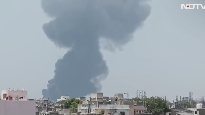 NÓNG! Rơi máy bay chở hơn 240 người ở Ấn Độ, chưa rõ thương vong