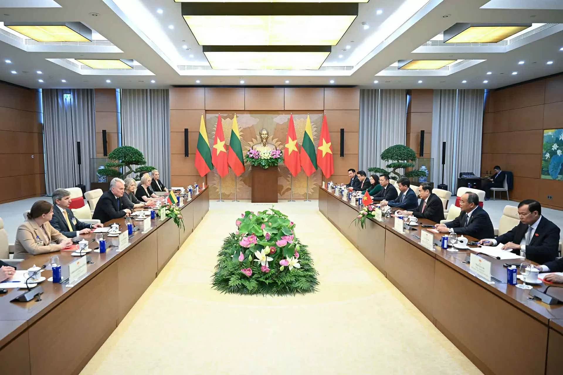 Chủ tịch Quốc hội Trần Thanh Mẫn hội kiến Tổng thống Lithuania Gitanas Nauseda Chủ tịch Quốc hội Trần Thanh Mẫn hội kiến Tổng thống Lithuania Gitanas Nauseda
