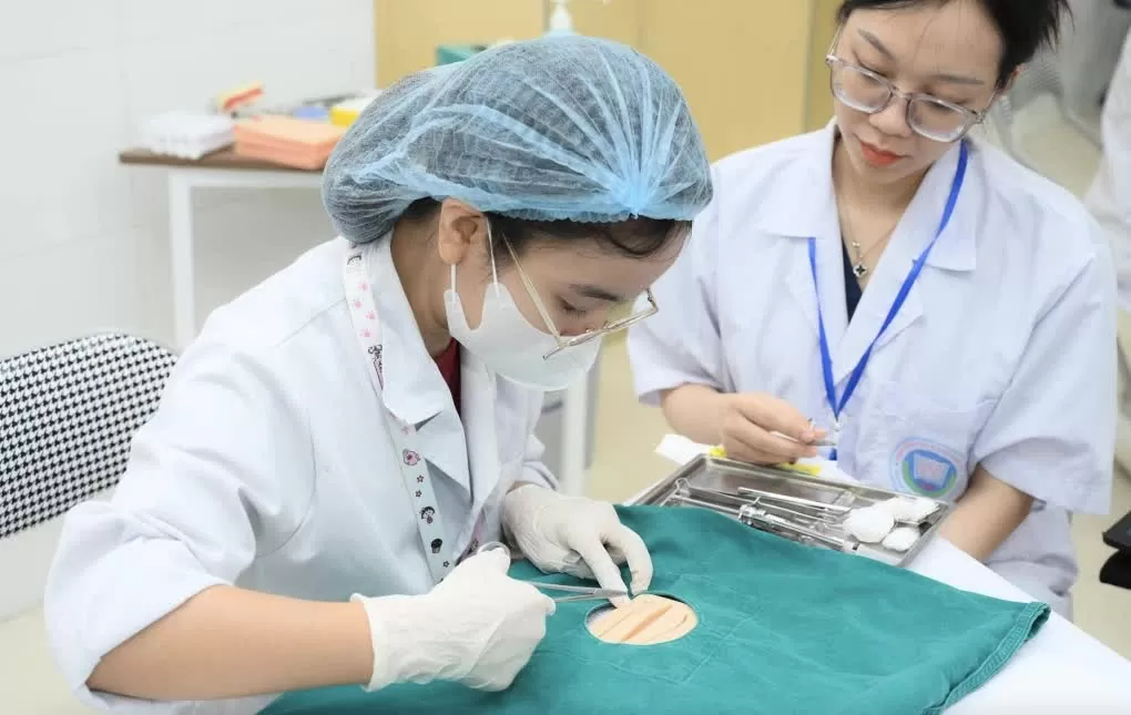 Trường Đại học Y Hà Nội dành 40% cho tuyển thẳng, cộng điểm với IELTS từ 5.5 Trường Đại học Y Hà Nội dành 40% cho tuyển thẳng, cộng điểm với IELTS từ 5.5