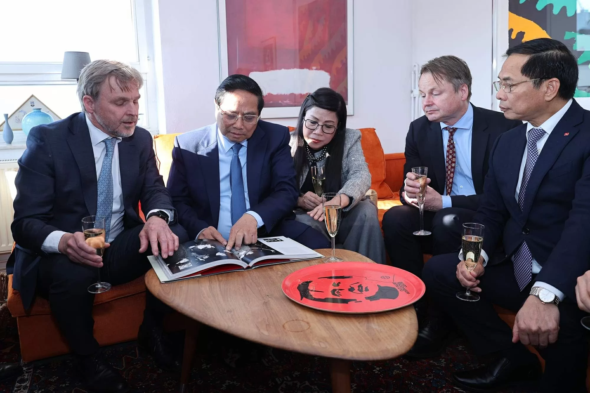 Thủ tướng Phạm Minh Chính thăm gia đình cố Thủ tướng Thụy Điển Olof Palme Thủ tướng Phạm Minh Chính thăm gia đình cố Thủ tướng Thụy Điển Olof Palme