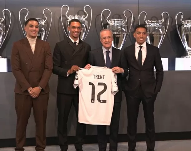 Bạn gái rạng rỡ trong ngày Trent Alexander-Arnold ra mắt Real Madrid Bạn gái rạng rỡ trong ngày Trent Alexander-Arnold ra mắt Real Madrid