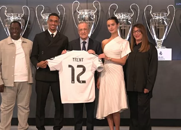 Bạn gái rạng rỡ trong ngày Trent Alexander-Arnold ra mắt Real Madrid Bạn gái rạng rỡ trong ngày Trent Alexander-Arnold ra mắt Real Madrid