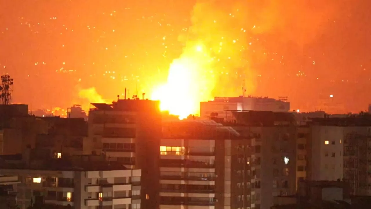 Israel tấn công Iran: Tư lệnh IRGC tử vong, Tehran chuẩn bị tuyên chiến, Israel tuyên bố đang ở 'thời điểm quyết định lịch sử' và sẽ không dừng lại. (Nguồn: CNN)