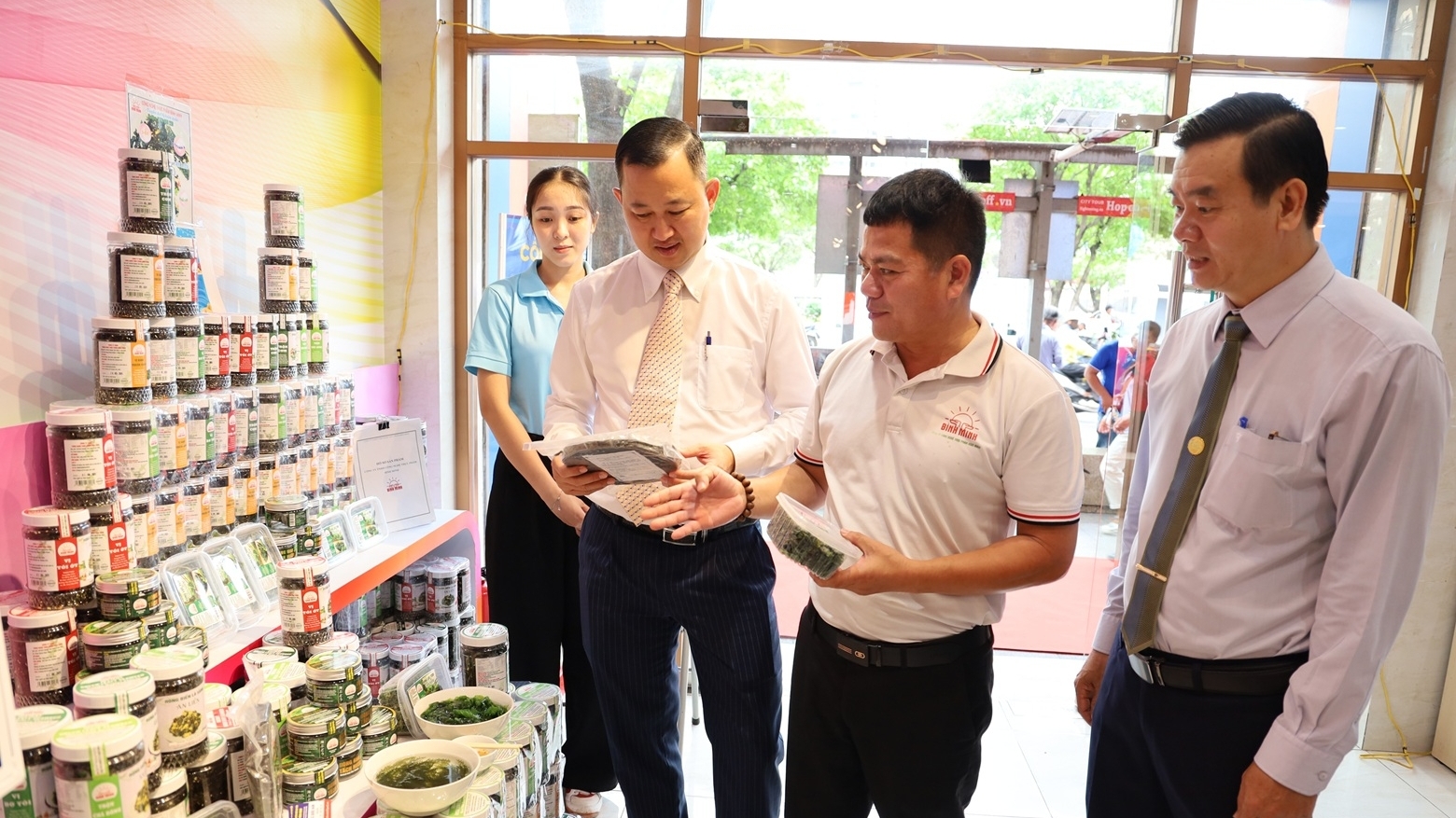 Mang hàng trăm đặc sản của Ninh Thuận đến quảng bá ở TP. Hồ Chí Minh