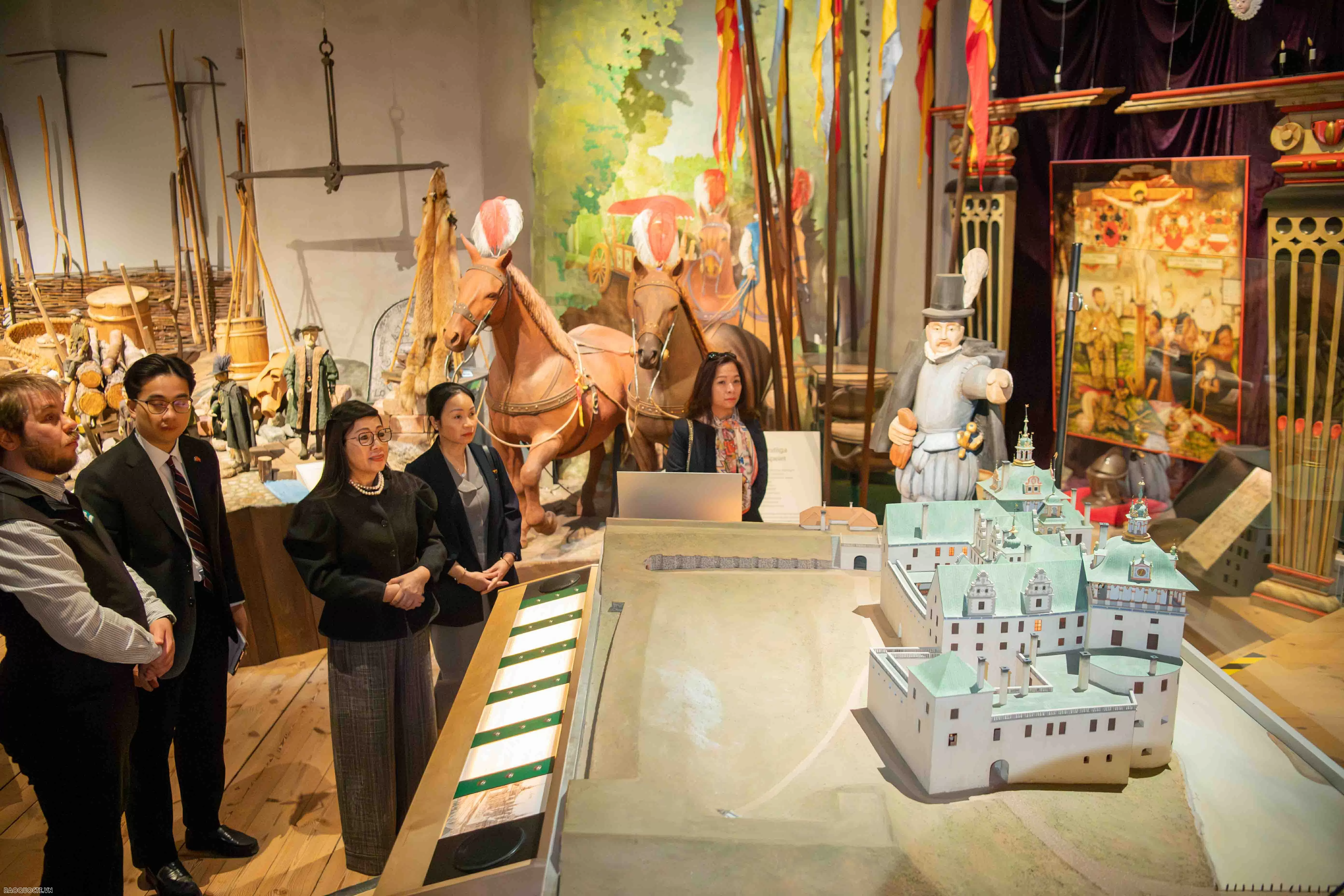 Phu nhân Thủ tướng thăm các cơ sở giáo dục, văn hoá của Thuỵ Điển