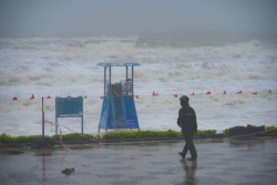 Trung Quốc: Bão Wutip tiếp tục mạnh lên, tỉnh Hải Nam sơ tán cư dân đến nơi cư trú an toàn