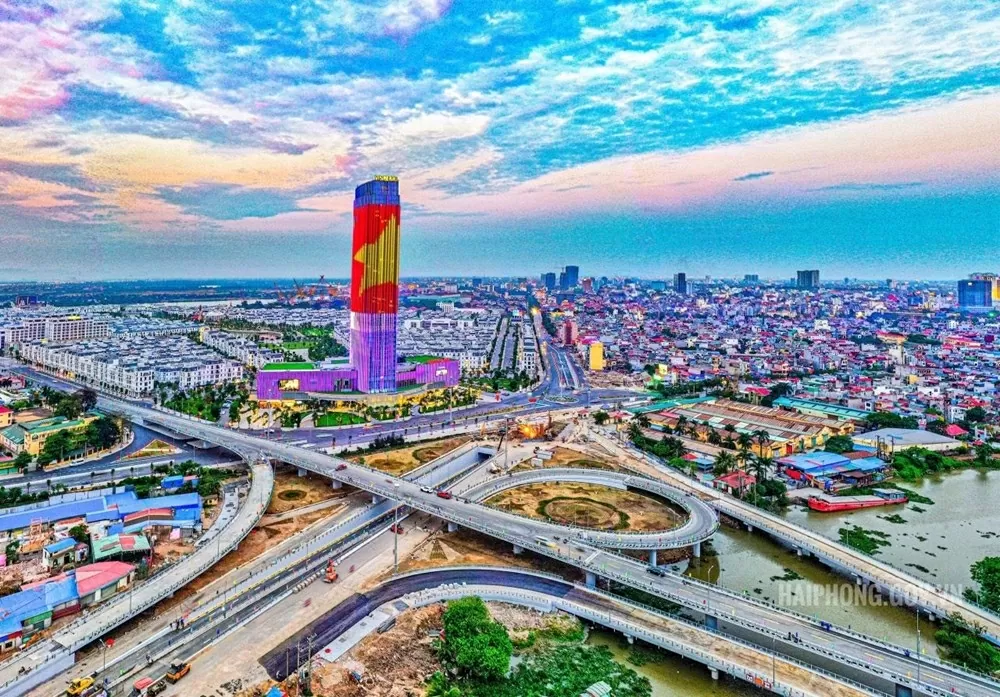 Tp. Hải Phòng giữ vai trò là cực tăng trưởng chiến lược ở phía Bắc, vừa là trung tâm công nghiệp, logistics, cảng biển lớn nhất miền Bắc, vừa là cửa ngõ giao thương quốc tế quan trọng. (Nguồn: haiphong.gov)