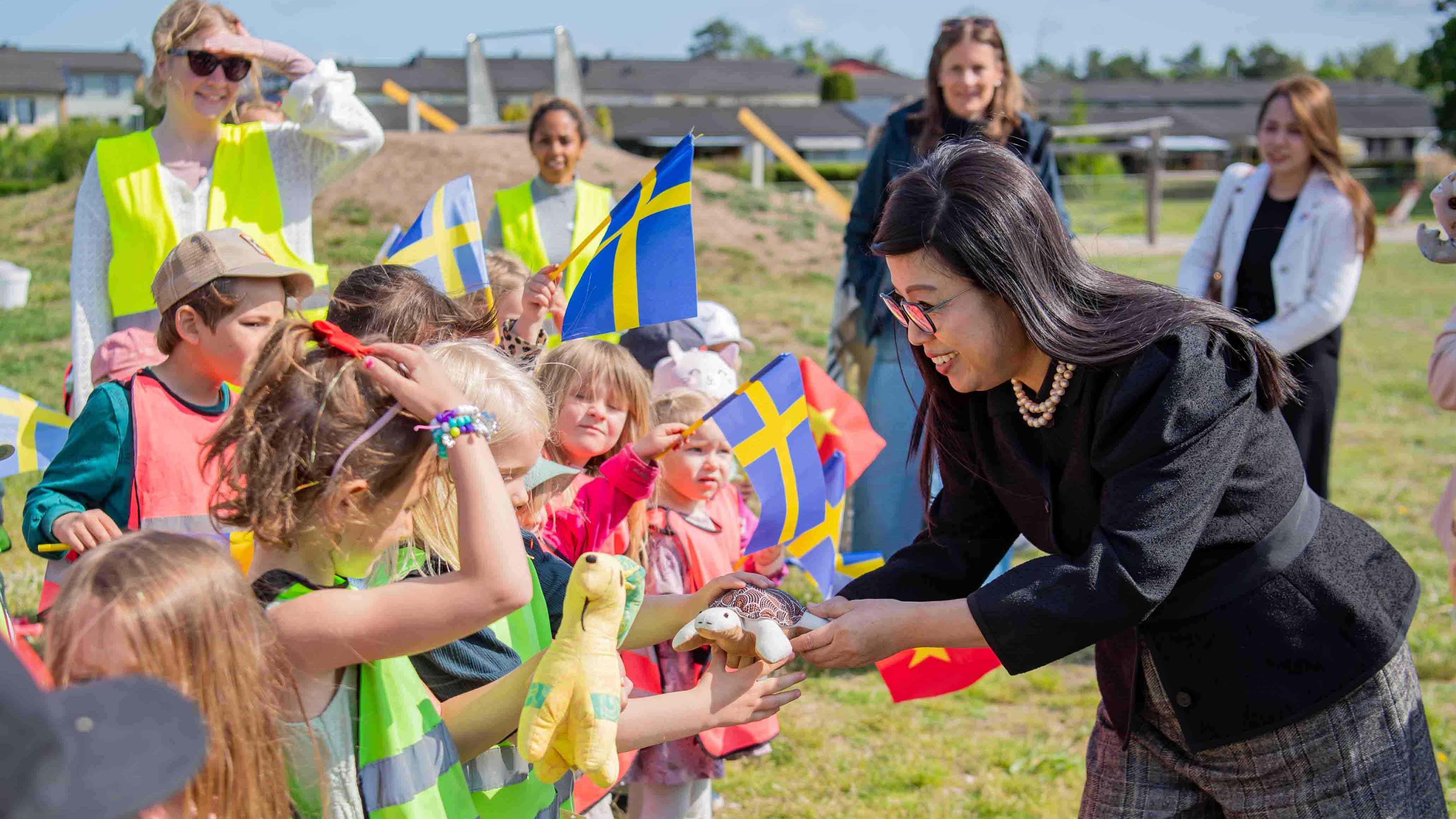 Phu nhân Thủ tướng thăm các cơ sở giáo dục, văn hoá của Thụy Điển