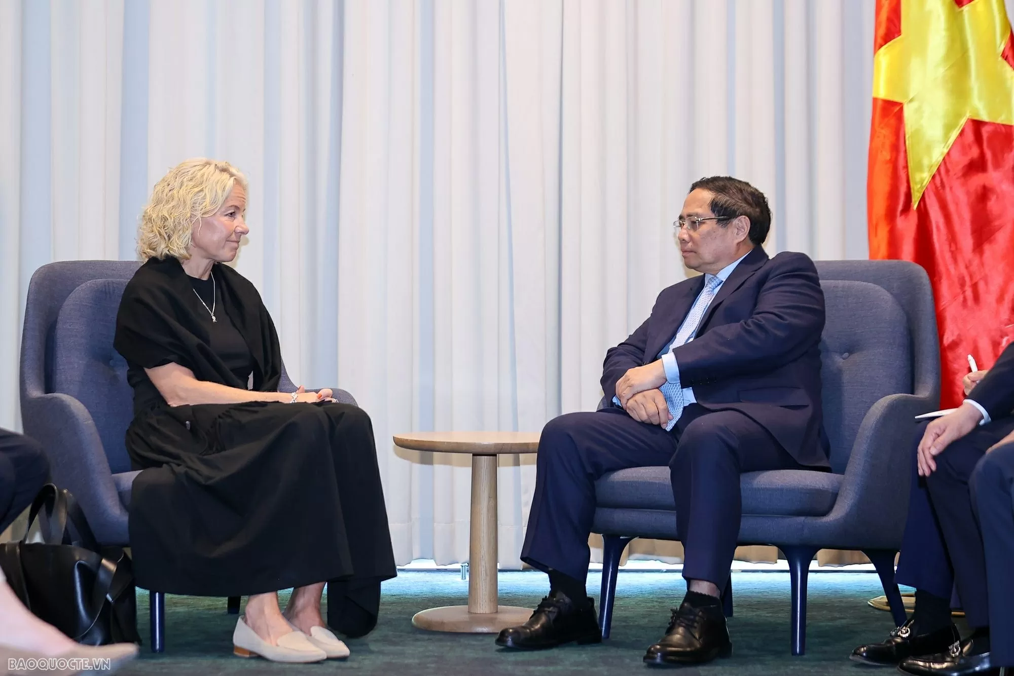 Thủ tướng tiếp lãnh đạo các tập đoàn H&M và SYRE của Thụy Điển Đề nghị Tập đoàn H&M và SYRE chia sẻ kinh nghiệm phát triển ngành dệt may, da giầy bền vững