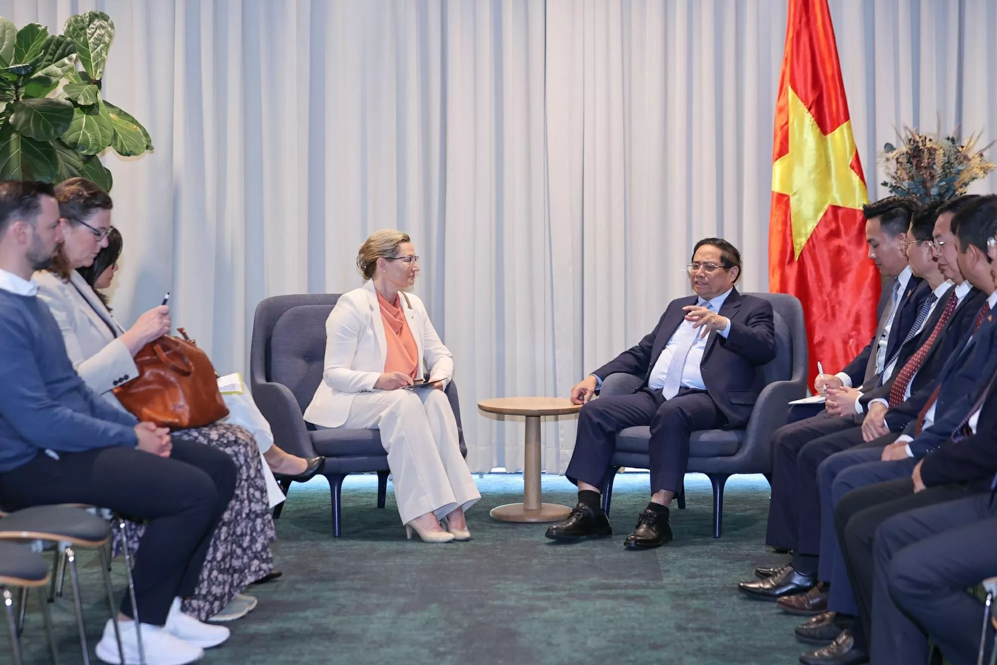 Việt Nam đề nghị AstraZeneca đến và đầu tư nhà máy thuốc Thủ tướng đề nghị AstraZeneca cùng Việt Nam nâng cao hiệu quả hoạt động phòng, chống bệnh không lây nhiễm