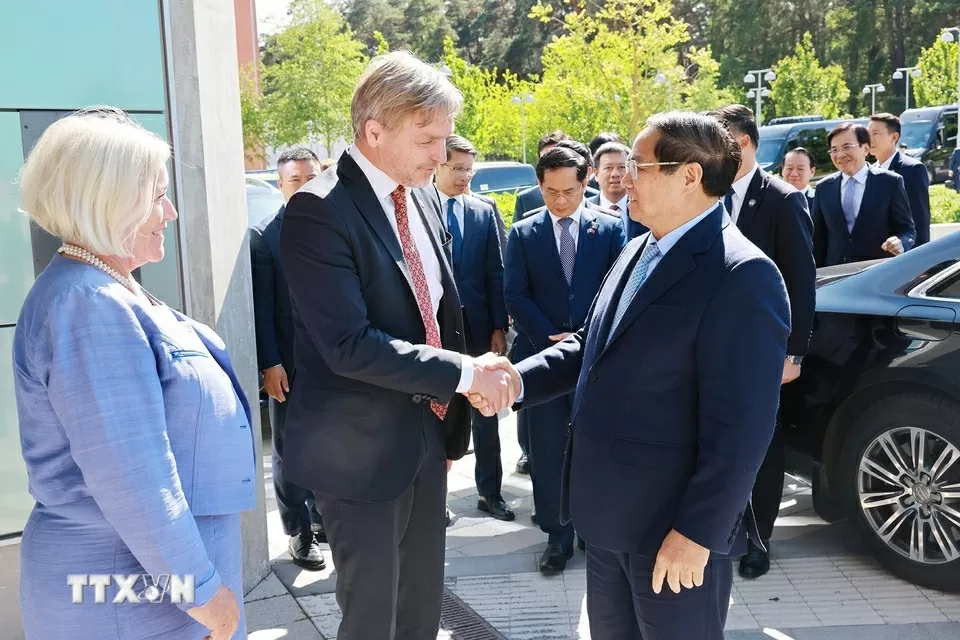 Thủ tướng Phạm Minh Chính thăm ngôi trường danh giá, lâu đời và tín bậc nhất ở Thuỵ Điển