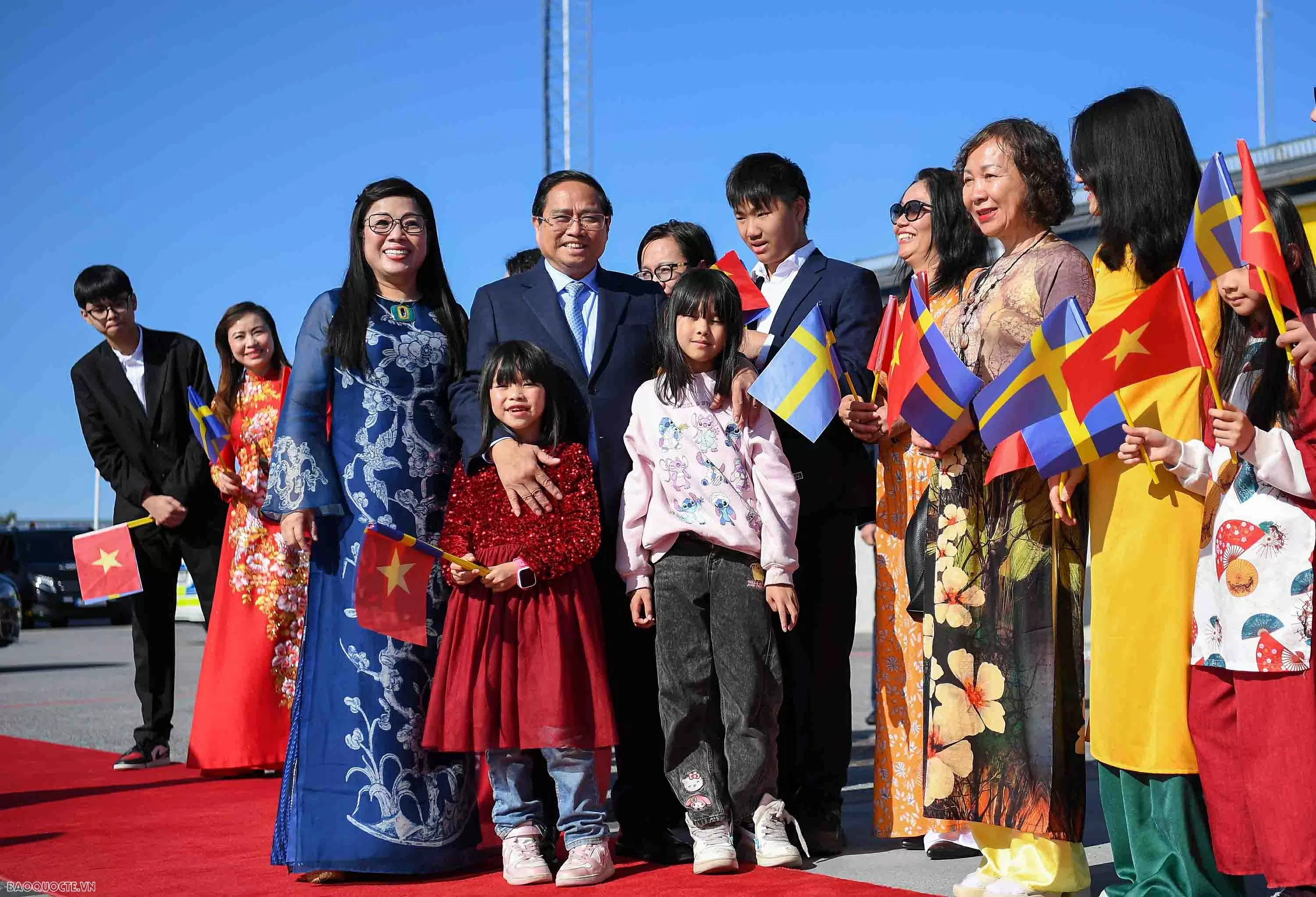 Thủ tướng Phạm Minh Chính và Phu nhân rời Stockholm, kết thúc tốt đẹp chuyến thăm Thuỵ Điển Thủ tướng Phạm Minh Chính và Phu nhân rời Stockholm, kết thúc tốt đẹp chuyến thăm Thuỵ Điển