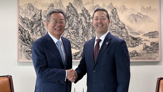 Hàn Quốc đón khách quý bên kia Thái Bình Dương lần đầu tiên sau bầu cử