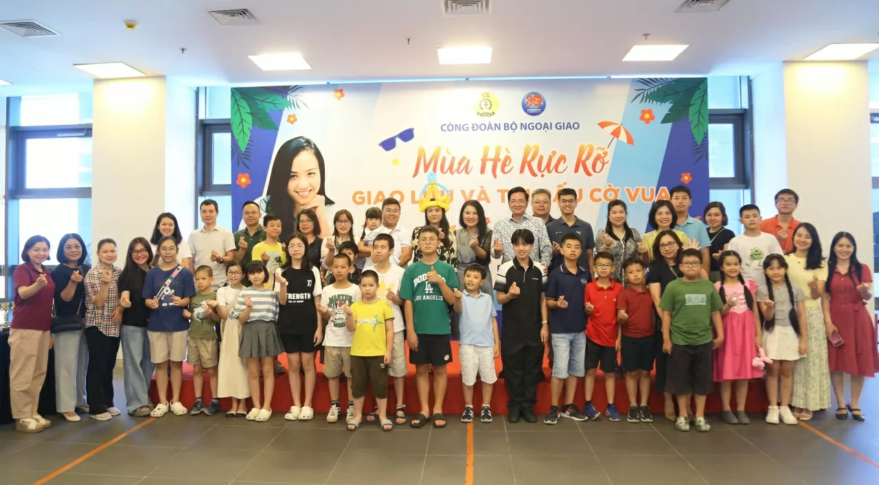 Thay mặt Bộ Ngoại giao, bà Đỗ Ngọc Thủy chúc mừng và biểu dương các cháu thiếu nhi – con cháu của những công chức, viên chức, người lao động của Bộ Ngoại giao đã đăng ký tham gia góp phần tôn vinh vẻ đẹp của bộ môn Cờ vua. Buổi giao lưu và thi đấu ngày hô