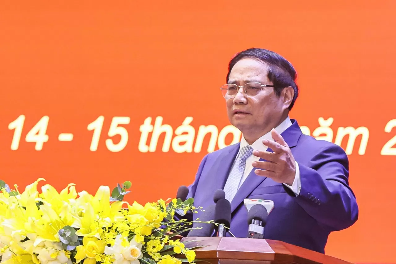 Thủ tướng Phạm Minh Chính phát biểu tại Hội nghị trực tuyến tập huấn chuyên môn, nghiệp vụ liên quan đến công tác tổ chức xây dựng Đảng, quản lý nhà nước, tổ chức và hoạt động của Mặt trận Tổ quốc, các đoàn thể chính trị ở cấp xã (mới). (Nguồn: VGP)