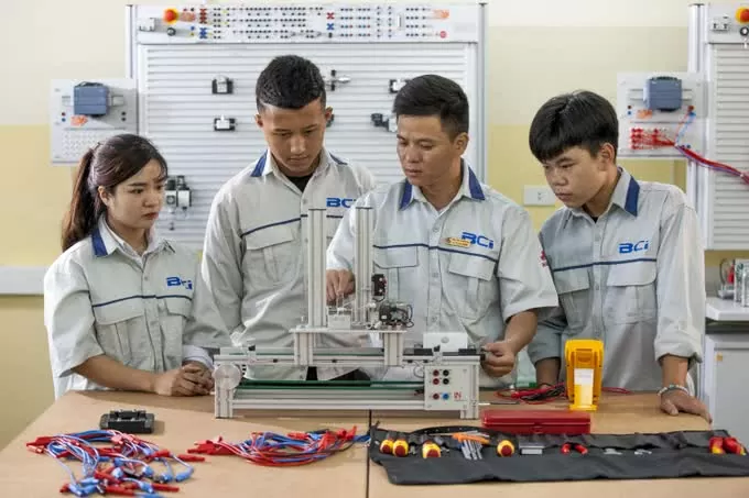 Bắc Ninh: Chú trọng phát triển nguồn nhân lực, hiện thực hóa mục tiêu trở thành trung tâm đổi mới công nghệ cao Bắc Ninh: Chú trọng phát triển nguồn nhân lực, hiện thực hóa mục tiêu trở thành trung tâm đổi mới công nghệ cao