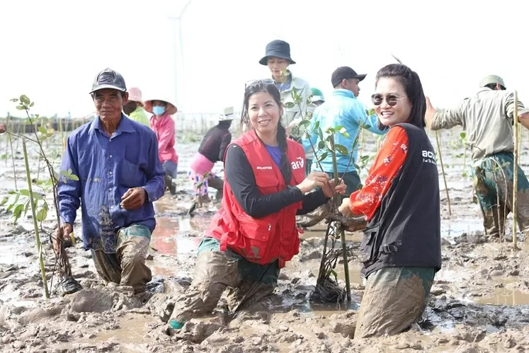 Trồng 2.025 cây mắm trắng tại Sóc Trăng, phát triển rừng ngập mặn giúp bảo vệ tương lai bền vững, thích ứng biến đổi khí hậu