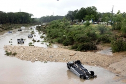 Lũ quét kinh hoàng dọc Bờ Đông nước Mỹ, 2 bang công bố tình trạng khẩn cấp, hơn 1.000 chuyến bay bị hủy