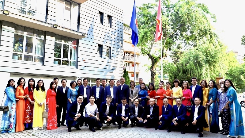 Uỷ viên Bộ Chính trị Phan Đình Trạc thăm và làm việc tại Hungary