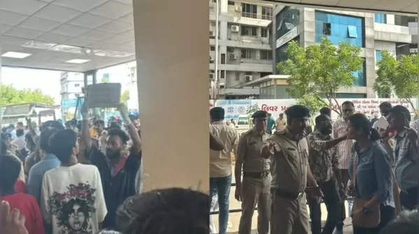 Vụ rơi máy bay ở Ấn Độ: Nỗi đau của người ở lại