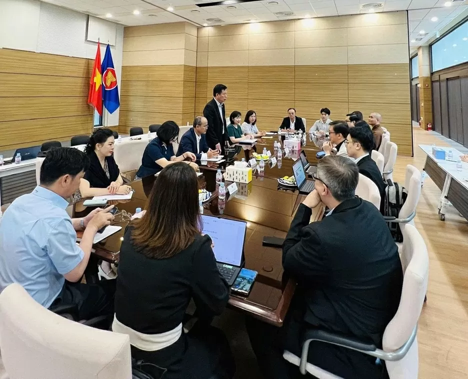 Đoàn công tác Ủy ban thăm, gặp gỡ cộng đồng người Việt Nam tại Hàn Quốc