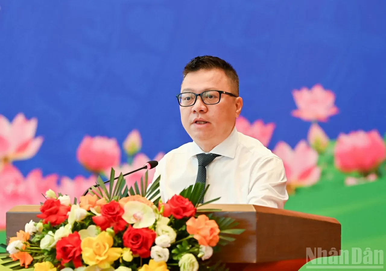 Tổng Biên tập Báo Nhân Dân, Chủ tịch Hội Nhà báo Việt Nam Lê Quốc Minh tham luận về nội dung xây dựng cơ chế đặc thù cho các cơ quan báo chí chủ lực, đa phương tiện. (Nguồn: NDO)