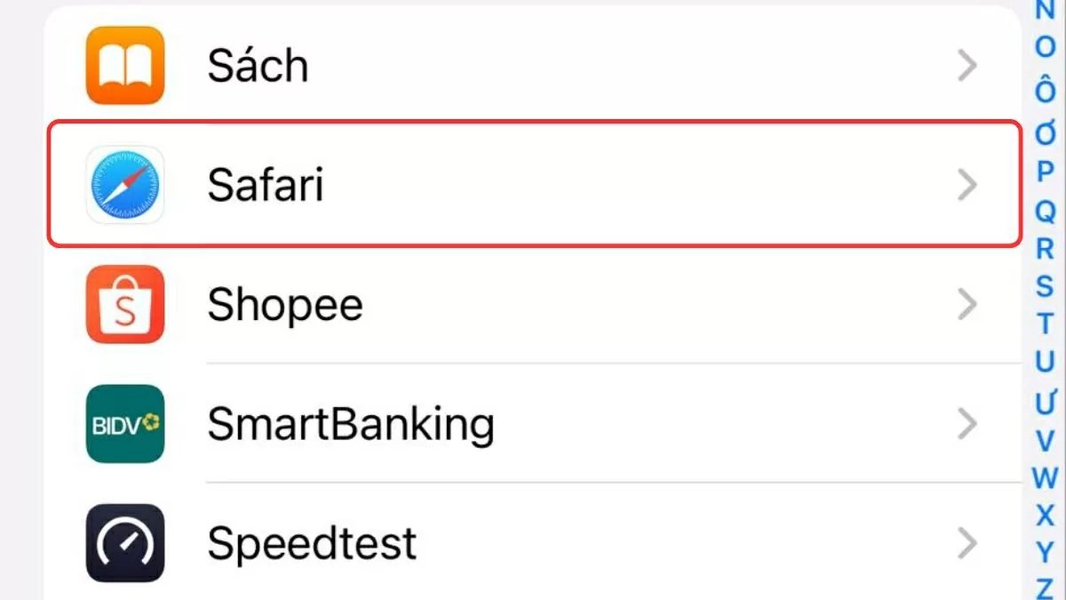 Cuộn xuống và chọn mục Safari.