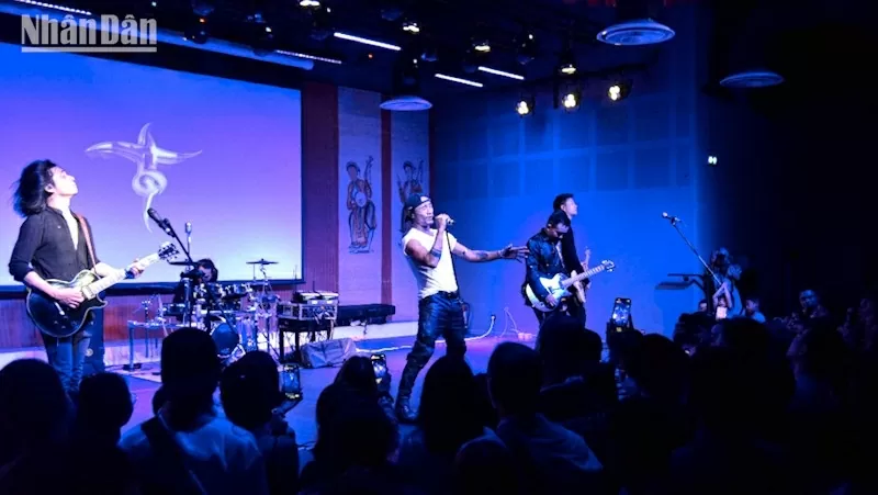 Đêm nhạc Bức Tường