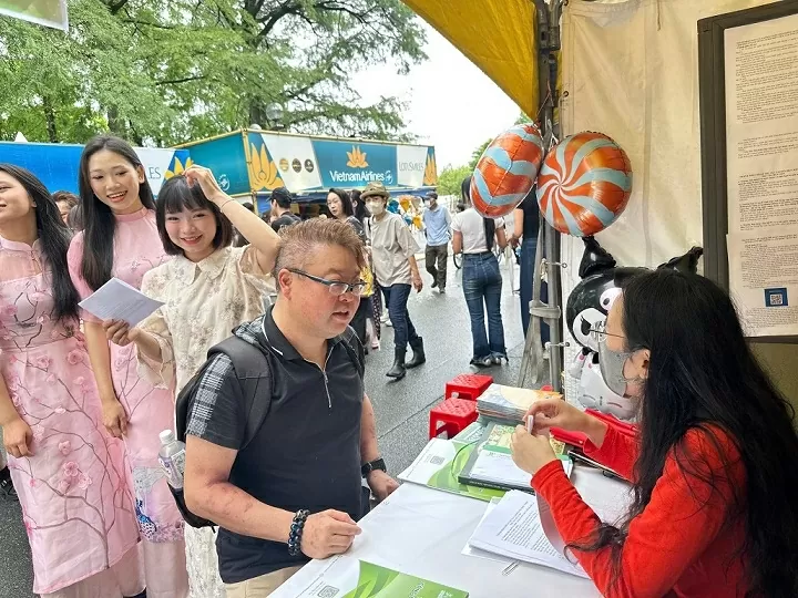 Kết nối cộng đồng tại Lễ hội Văn hóa-Ẩm thực Việt Nam Kết nối cộng đồng tại Lễ hội Văn hóa-ẩm thực Việt Nam