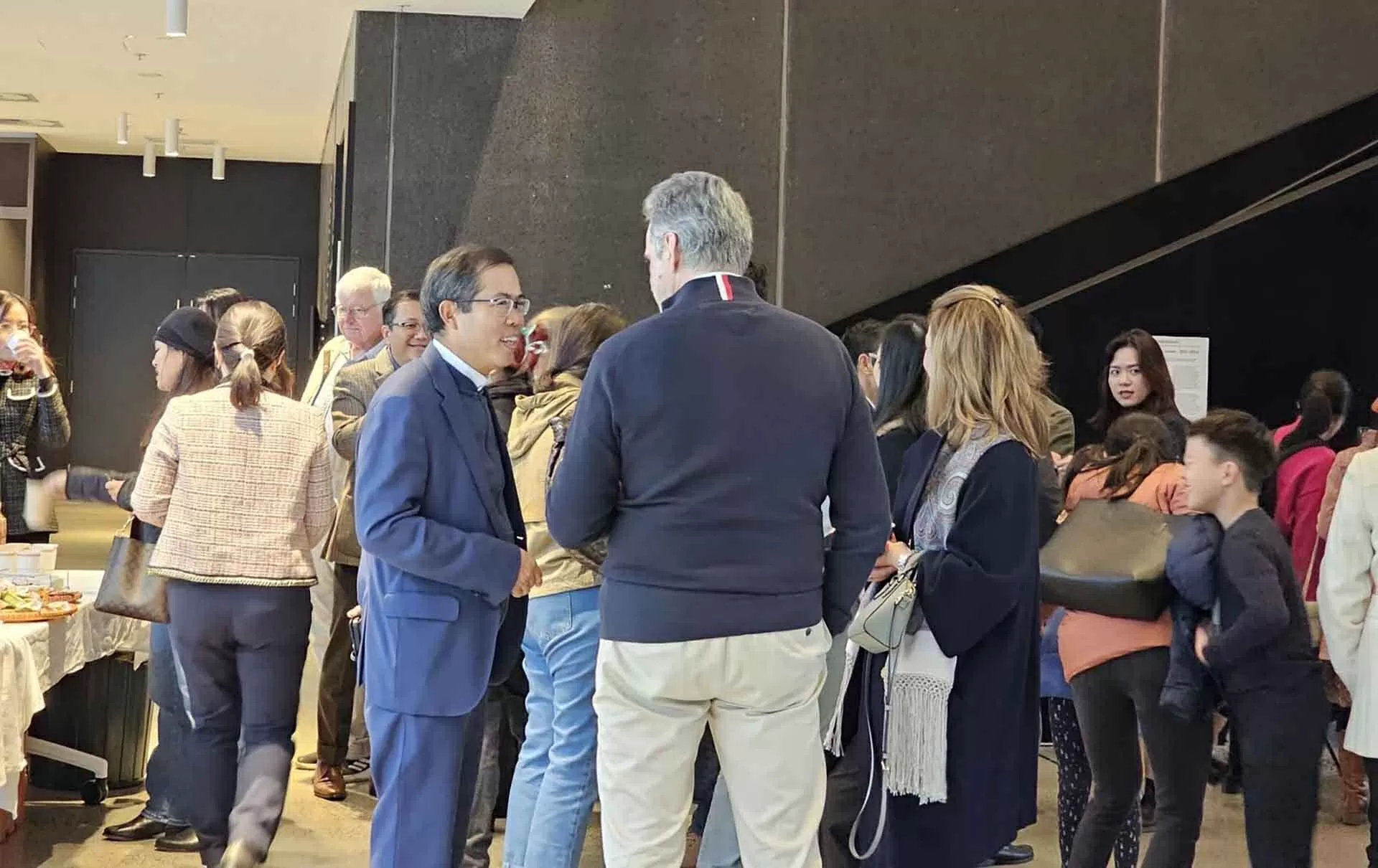 Ấn tượng sâu sắc về Việt Nam tại buổi chiếu phim và triển lãm ảnh ở Canberra