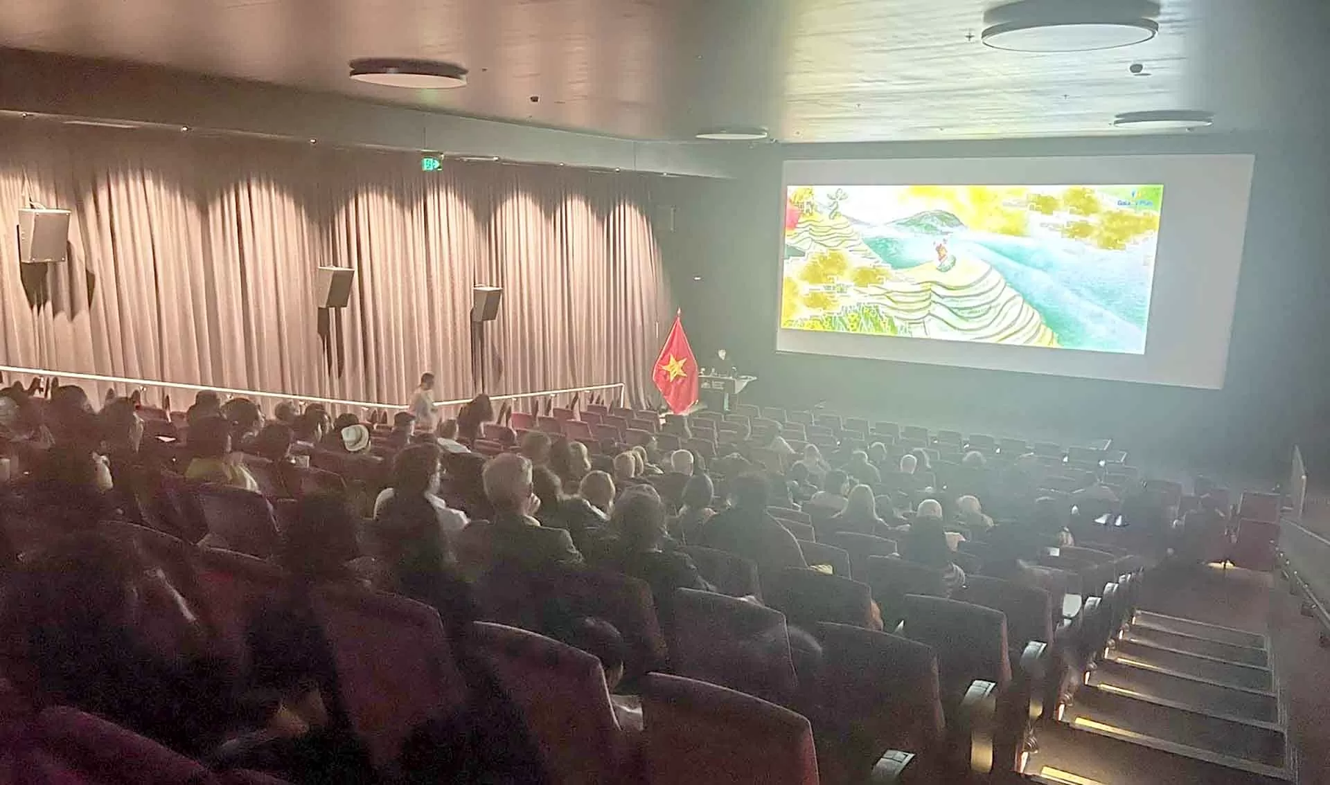 Ấn tượng sâu sắc về Việt Nam tại buổi chiếu phim và triển lãm ảnh ở Canberra