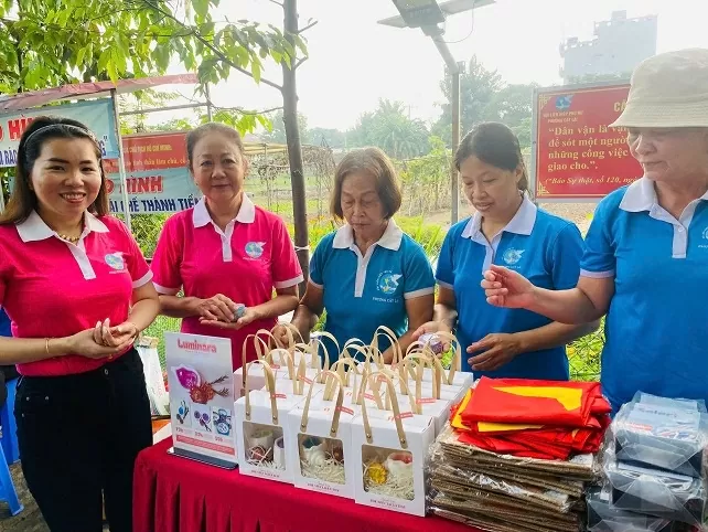 Lan tỏa trách nhiệm bảo vệ môi trường với dự án khởi nghiệp nến thơm