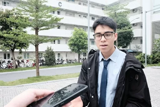 Sinh viên Học viện Ngoại giao chia sẻ sự thiếu tự tin khi được hỏi về kỹ năng hồi sức tim phổi - CPR. (Ảnh: Đức Nghĩa)