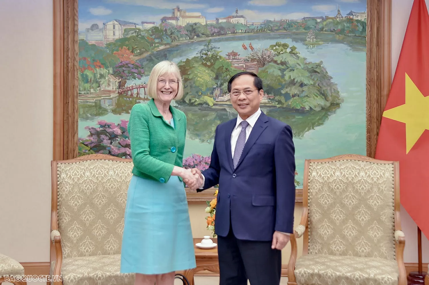 Phó Thủ tướng, Bộ trưởng Ngoại giao Bùi Thanh Sơn tiếp bà Gillian Bird, Đại sứ Australia tại Việt Nam Phó Thủ tướng, Bộ trưởng Ngoại giao Bùi Thanh Sơn tiếp Đại sứ Australia tại Việt Nam Gillian Bird