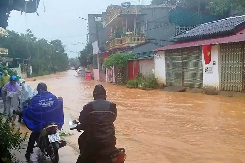 Thành phố Lạng Sơn thành biển nước sau cơn mưa lớn