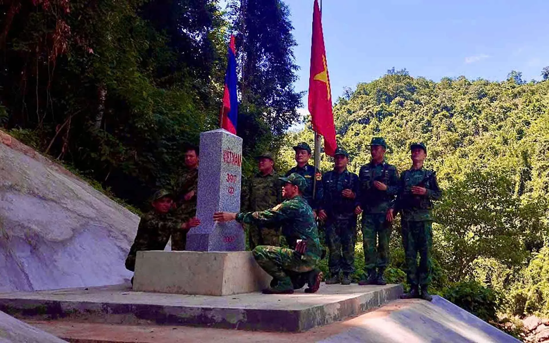 Bộ đội Biên phòng Nghệ An và Houaphanh tổ chức tuần tra song phương biên giới Việt Nam-Lào