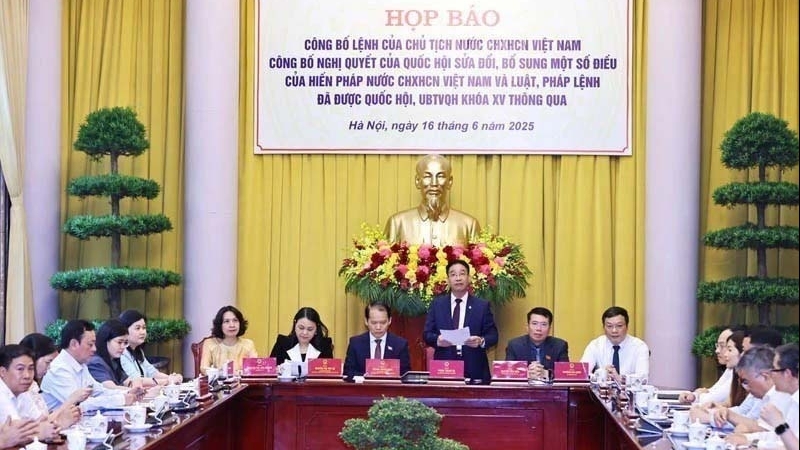 Công bố Lệnh của Chủ tịch nước về Nghị quyết sửa đổi, bổ sung một số điều của Hiến pháp, luật và pháp lệnh