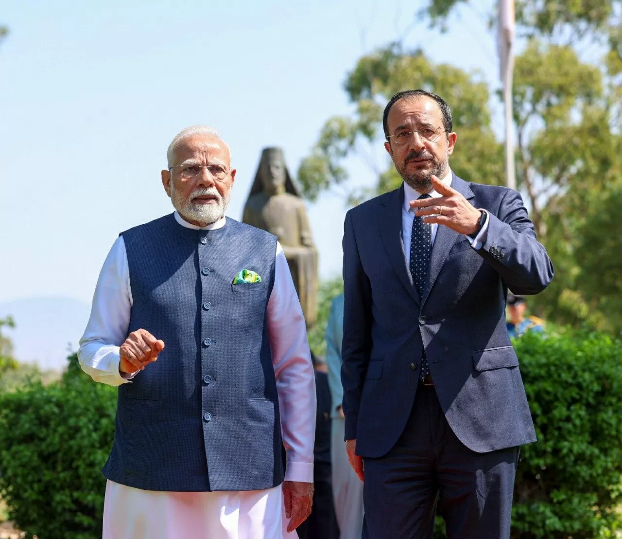 Tổng thống nước chủ nhà Nicos Christodoulides và Thủ tướng Ấn Độ Narendra Modi, ngày 16/6/2025. (Nguồn: X)