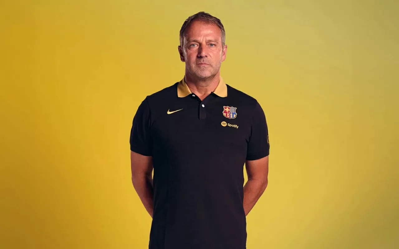 HLV Hansi Flick lại được tôn vinh