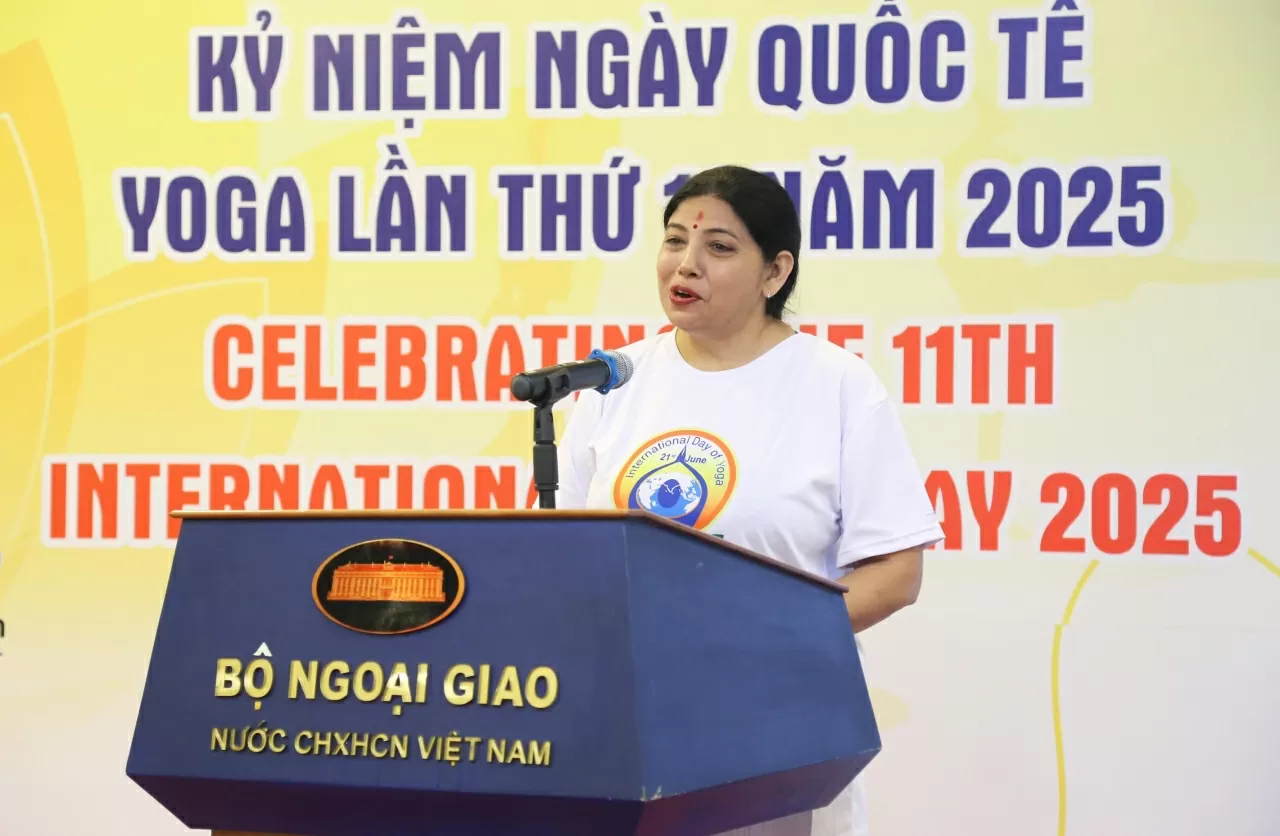 T.s Monica Sharma, Giám đốc Trung tâm Văn hóa Swami Vivekananda Hà Nội phát biểu. (Ảnh: Thành Long)