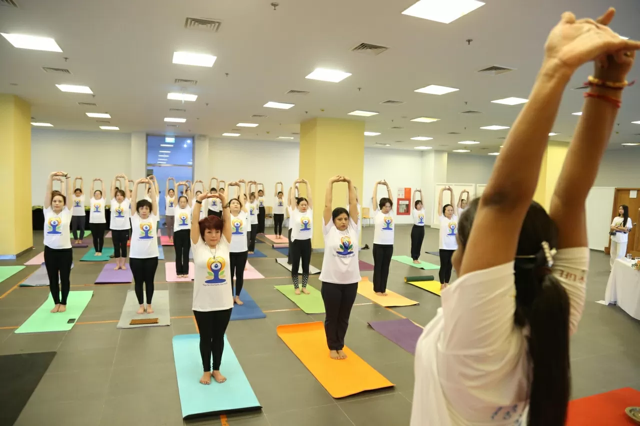 Đồng diễn Yoga. (Ảnh: Thành Long) Đồng diễn Yoga. (Ảnh: Thành Long)