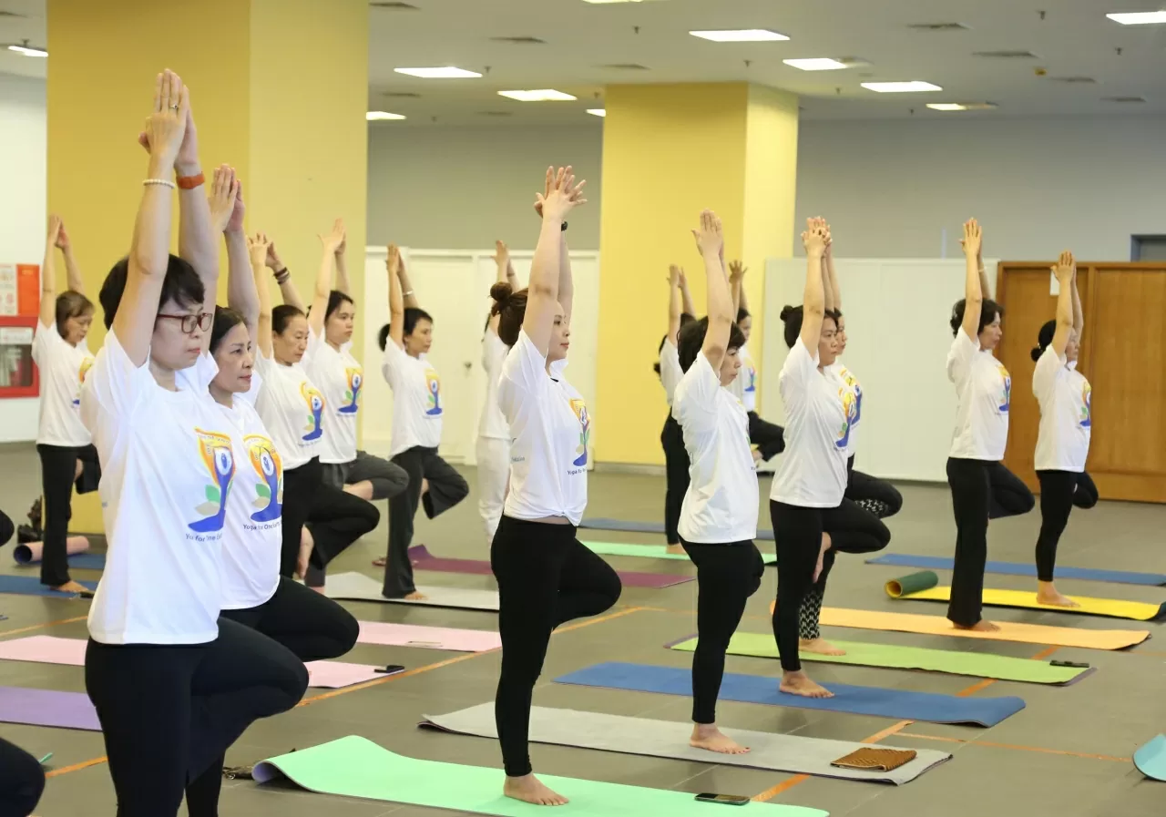 Đồng diễn Yoga. (Ảnh: Thành Long) Đồng diễn Yoga. (Ảnh: Thành Long)