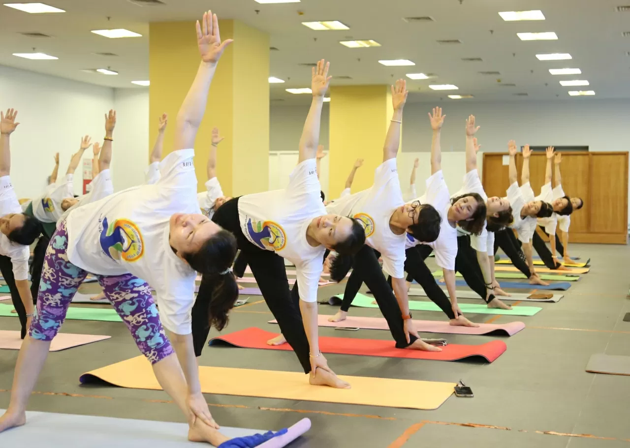 Đồng diễn Yoga. (Ảnh: Thành Long) Đồng diễn Yoga. (Ảnh: Thành Long)