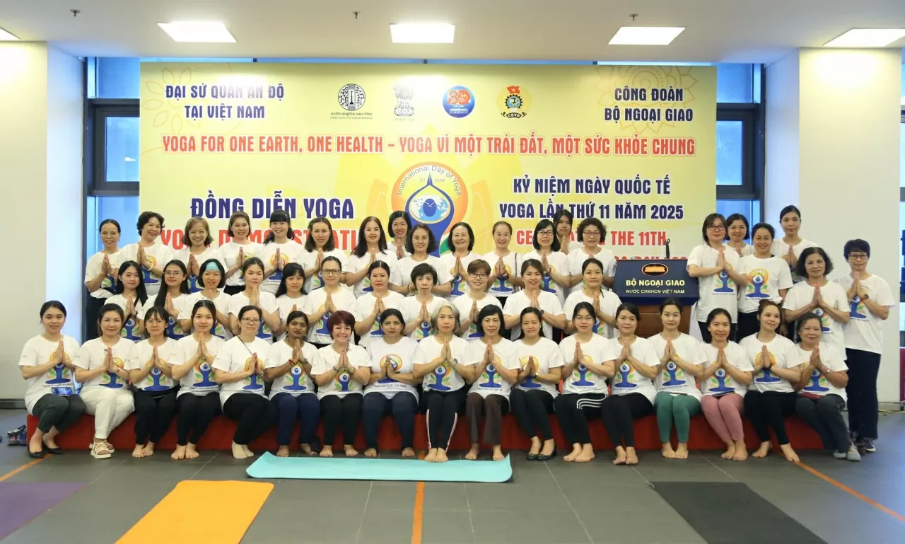 Đồng diễn Yoga. (Ảnh: Thành Long) Đồng diễn Yoga. (Ảnh: Thành Long)