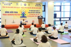 Đồng diễn kỷ niệm Ngày quốc tế Yoga lần thứ 11 'vì một Trái đất, một sức khỏe chung'