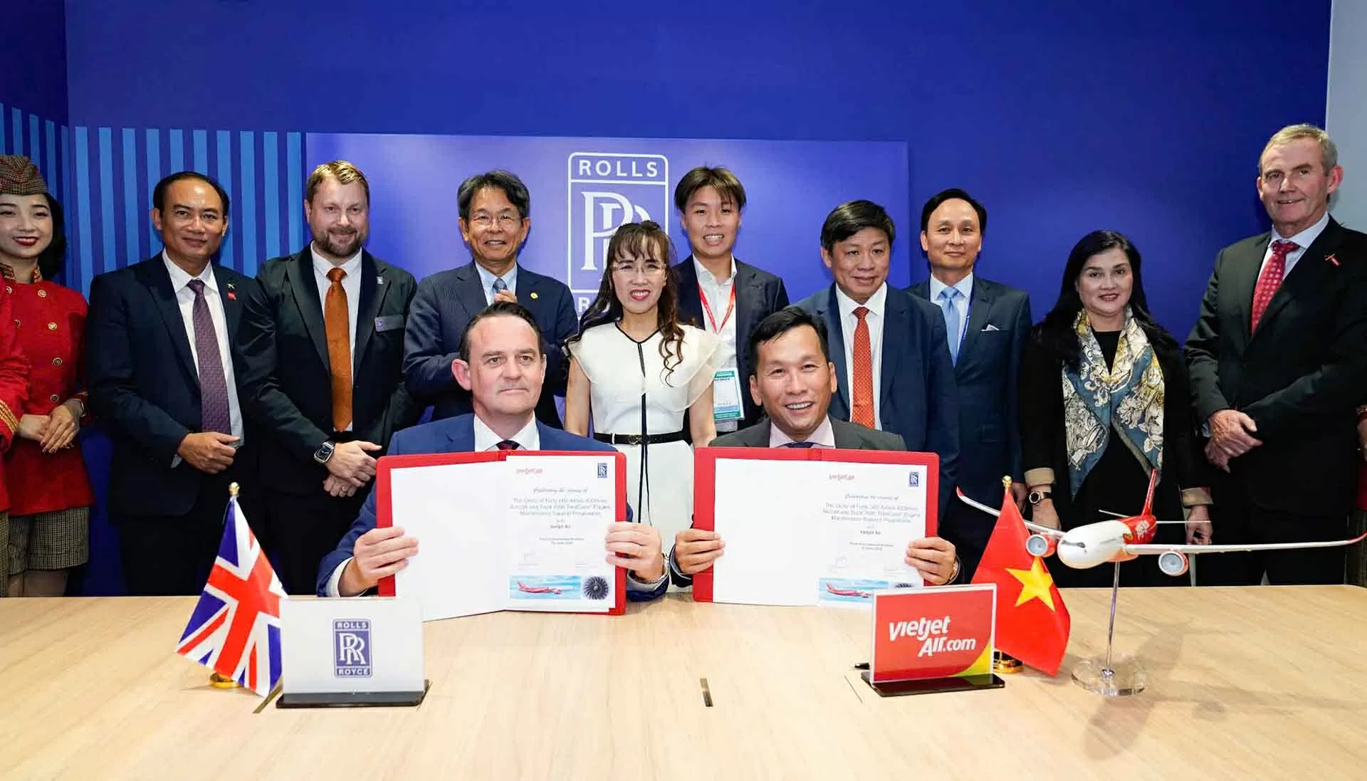 Vietjet ký đơn hàng mới 40 động cơ Trent 7000 với Rolls-Royce Vietjet ký đơn hàng mới 40 động cơ Trent 7000 với Rolls-Royce