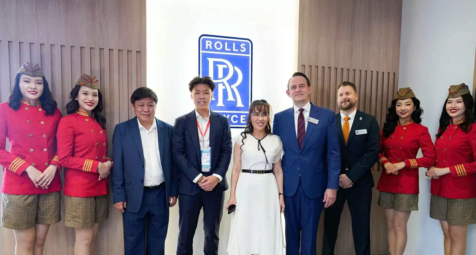 Vietjet ký đơn hàng mới 40 động cơ Trent 7000 với Rolls-Royce Vietjet ký đơn hàng mới 40 động cơ Trent 7000 với Rolls-Royce