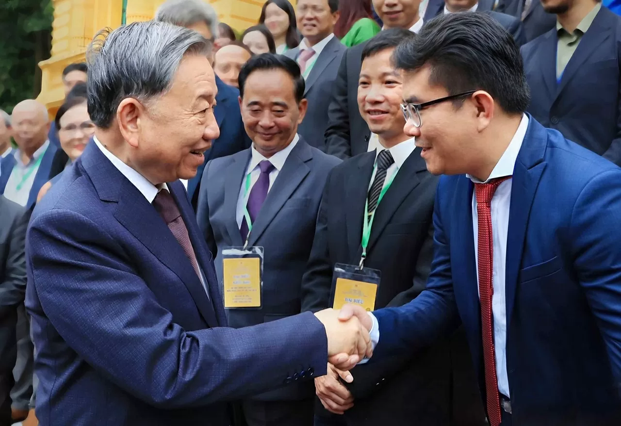 Anh Phạm Khánh Nam cùng đoàn kiều bào tiêu biểu được Tổng Bí Thư Tô Lâm tiếp tại Phủ Chủ tịch.